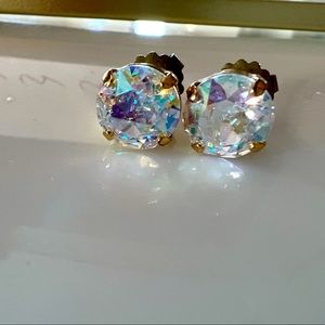 Sorrelli round stud earrings set in gold!